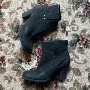 Clark black leather heeled boot